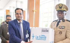 Oligui Nguema réçoit un important don de médicaments de La Santé Pharmaceutique