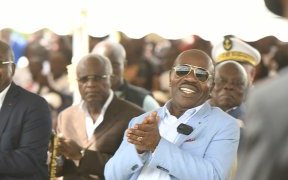 Ali Bongo échange avec les populations de Kango et de Ntoum