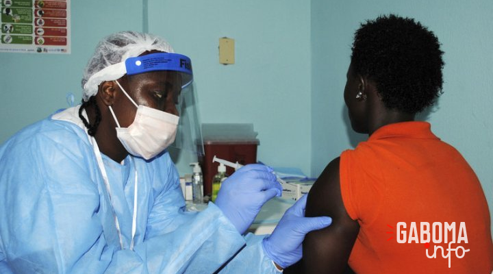 Ceux qui acceptent de se faire vacciner signent-ils leur propre acte de décès&nbsp;? Le gouvernement gabonais invité à lever les équivoques
