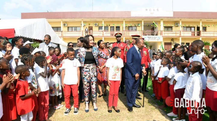Arbre de noël&nbsp;: Ali Bongo et sa femme offrent des cadeaux aux enfants de militaires
