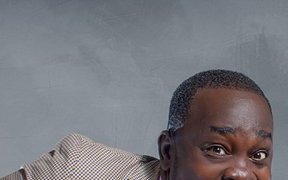 Defunzu transforme l’Ambassade en temple du rire : inauguration le 17 août à Ambowè